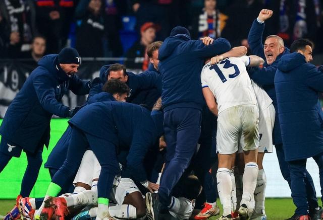 开云下载-包含惊心动魄的一幕！欧预赛中发生了令人吃惊的事的词条