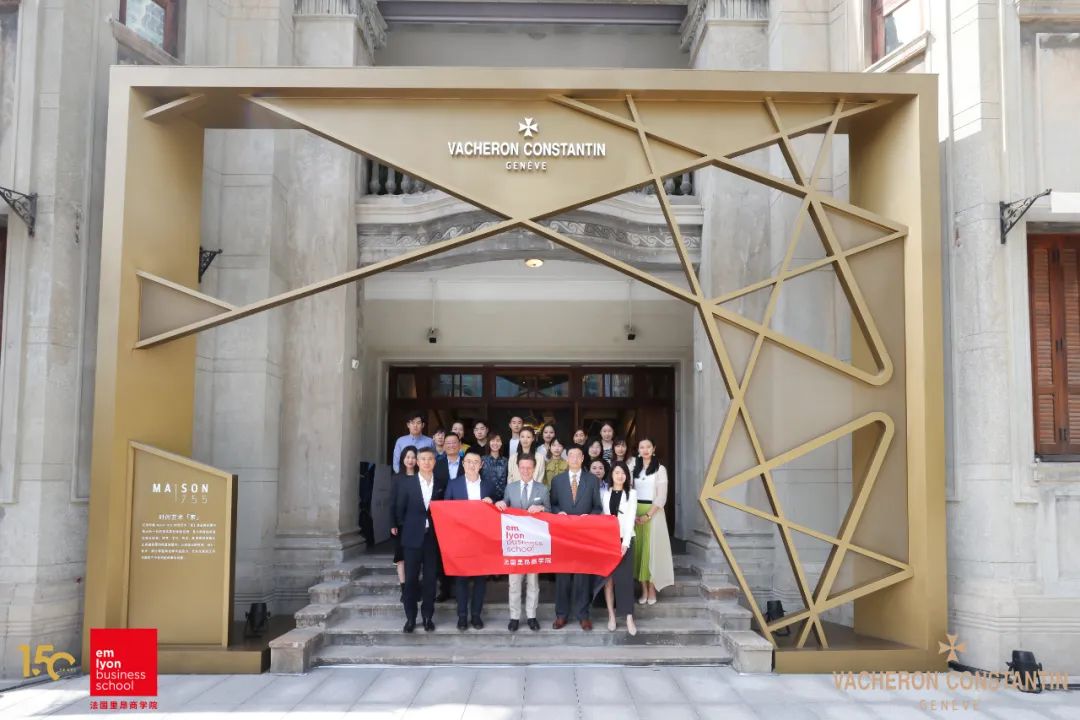 里昂球员转会传闻：新生力量加盟解困的简单介绍