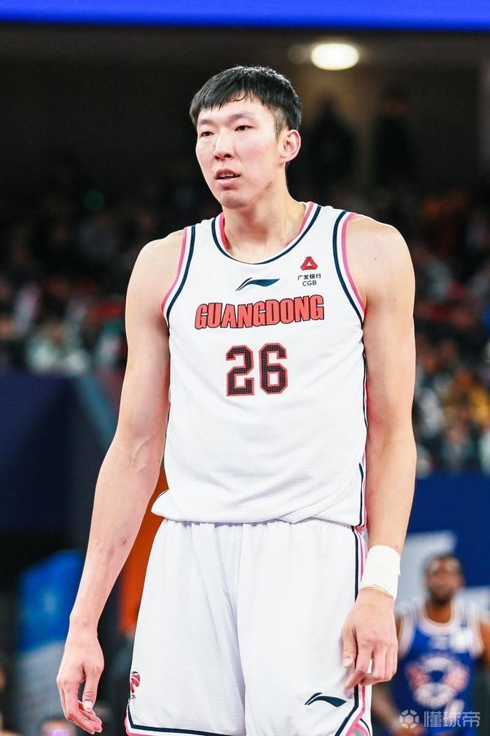 包含周琦全场砍下季后赛新高分，助广东晋级总决赛的词条