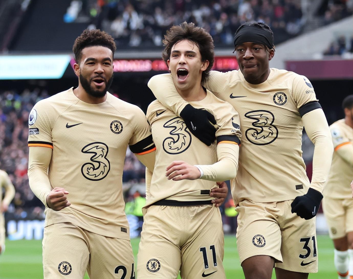 联赛杯中，意甲球队摘星座杯！