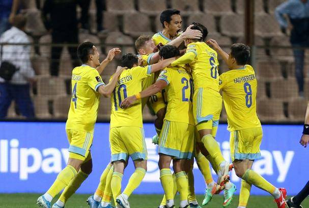 意大利足球激烈对抗，球队实力强悍