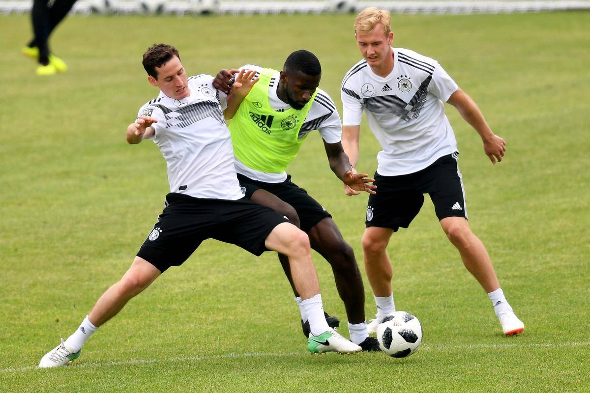 包含高能对决：欧洲杯预选赛一触即发！的词条