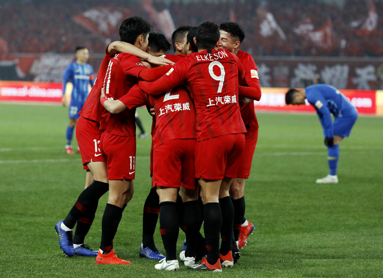 开云体育登录-上海上港连胜，追击榜首位置