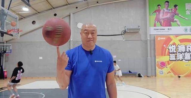 包含NBA名宿授课，培养新一代篮球人才的词条