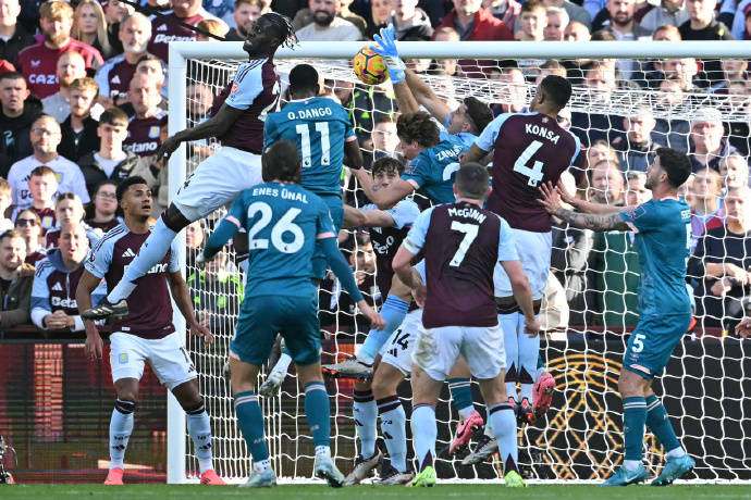 包含阿斯顿维拉客场胜出，保级形式持续向好的词条