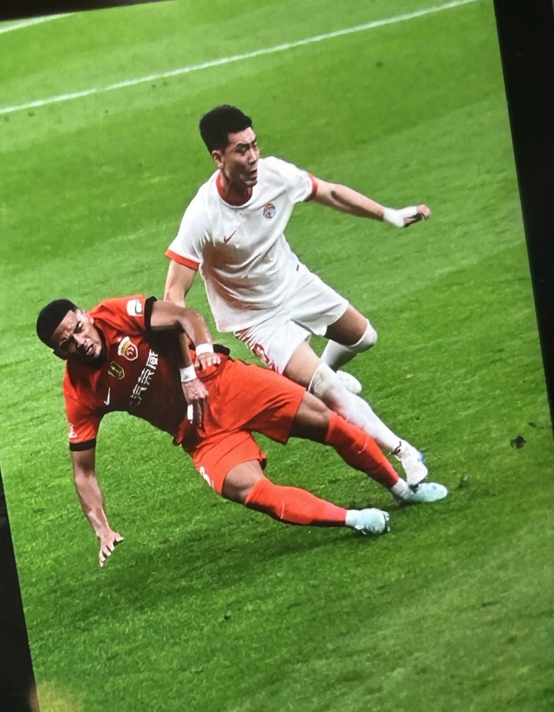 天津天海主场战平上海上港，两队难分伯仲