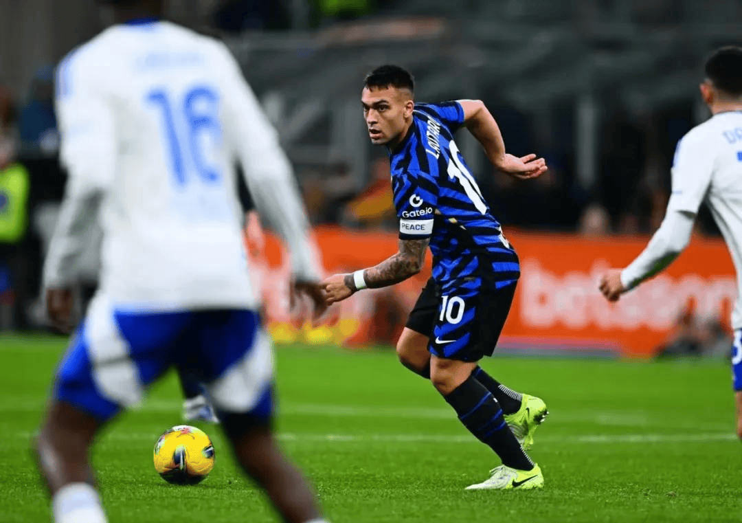 开云体育入口-高强度比赛：球员巅峰状态全场发挥