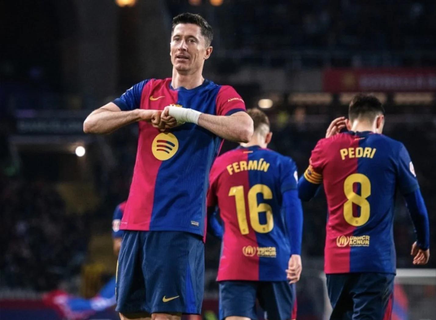 开云体育登录-足坛传奇再现，传奇球员再度闪耀赛场