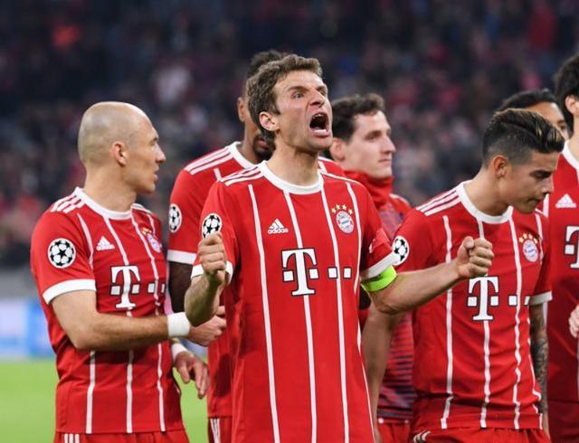 法兰克福惊险获胜，暂居榜首