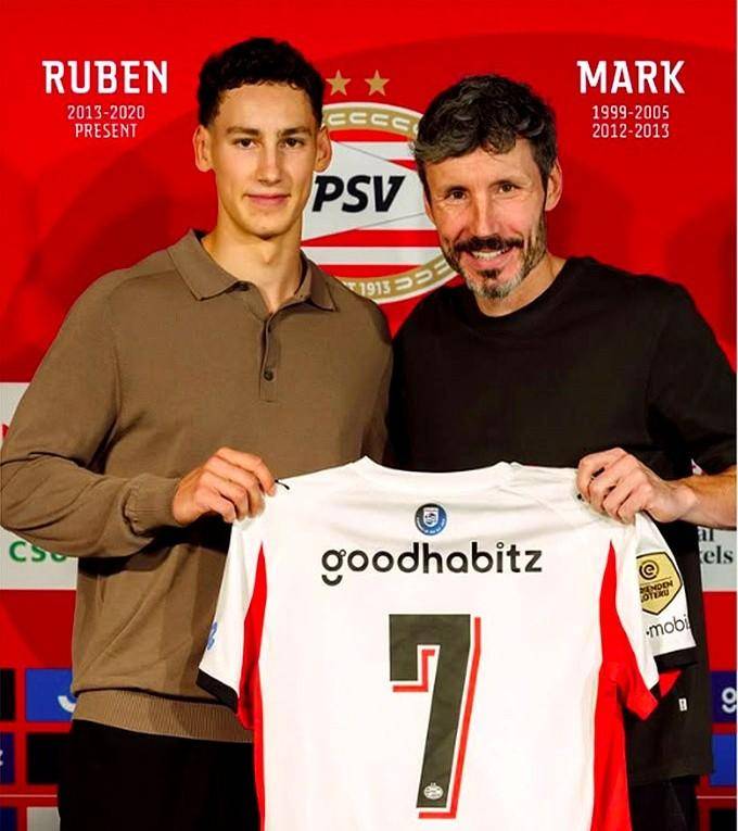 荷兰队成功晋级，继续崭露头角