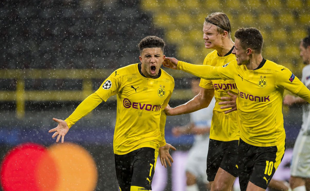 关于战胜对手，国家队密集防线锁定抢分的信息