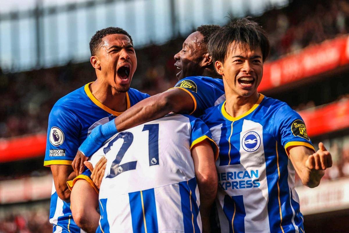 富勒姆队在主场取得胜利，让球迷欢呼雀跃