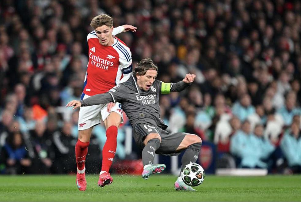 卫冕冠军梅开二度，霍芬海姆主场大胜劲旅