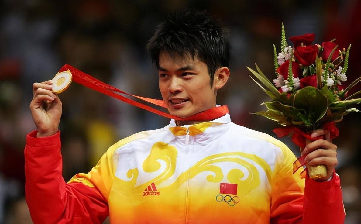 羽毛球冠军秀出精湛技艺惊艳全场