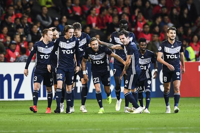 包含东亚球队团结一心，向着胜利勇往直前的词条