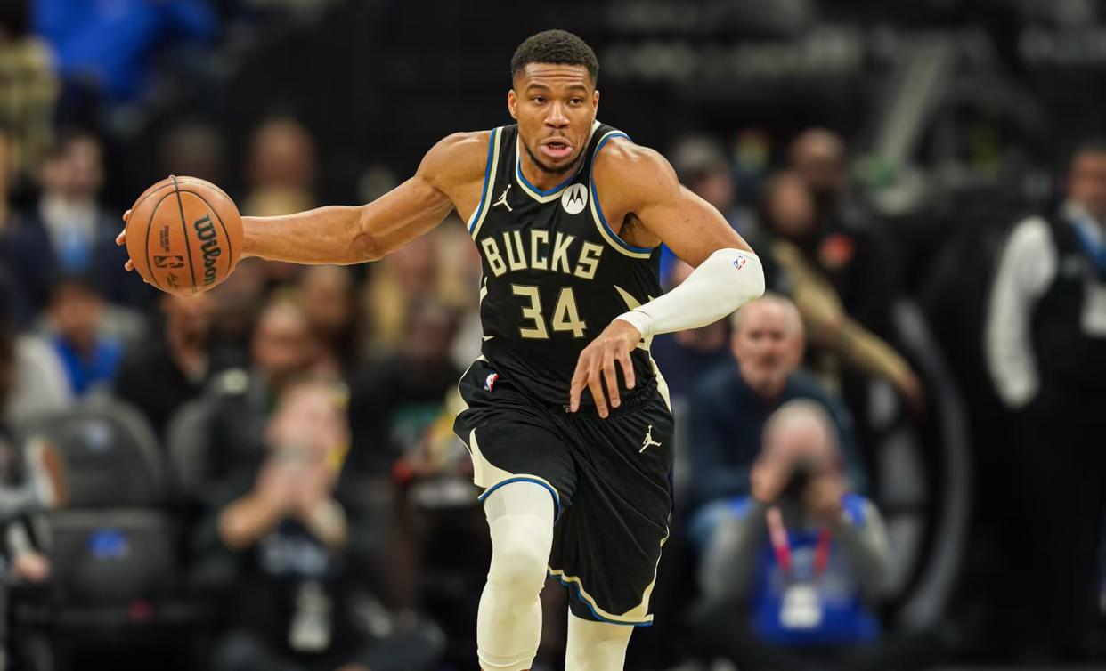 雄鹿战胜独行侠，字母哥奉献大四双！