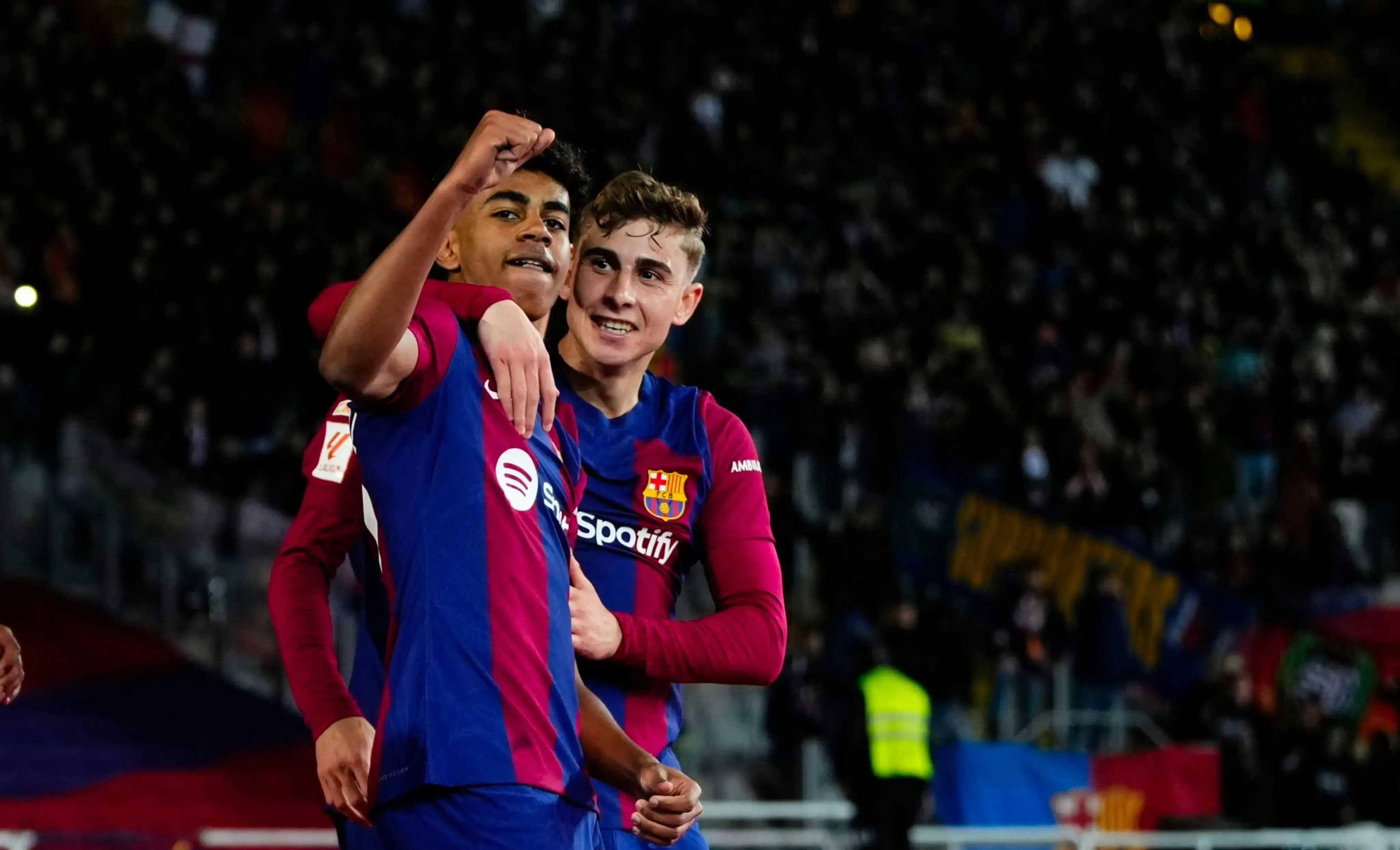 包含巴塞罗那实力强劲，展现出色比赛实力的词条