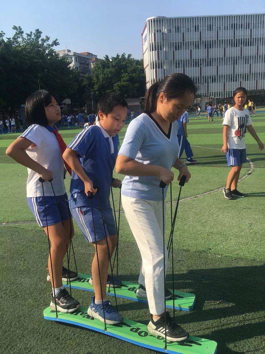 布基纳法索选手拼尽全力，奋勇拼搏