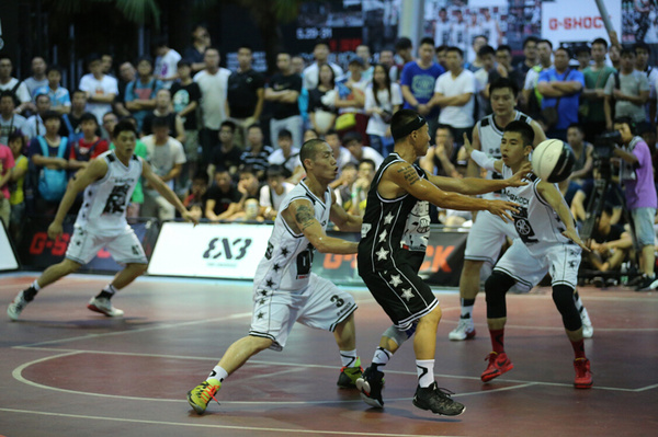 开云下载-激烈角逐，双方硬碰硬，精彩绝伦！