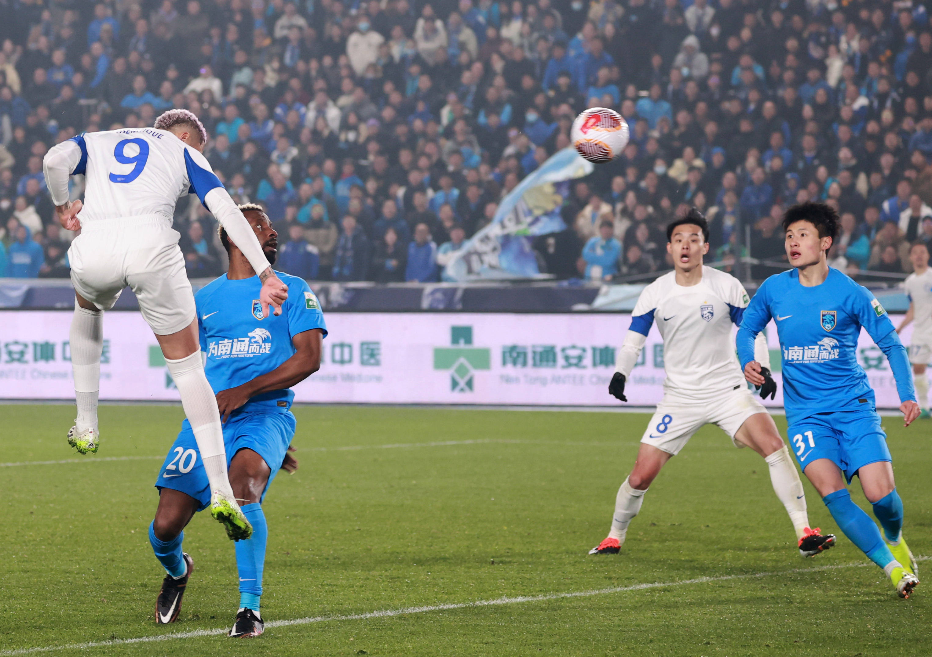 开云体育下载-关于足球联赛再掀风潮，球员表现令人惊叹的信息