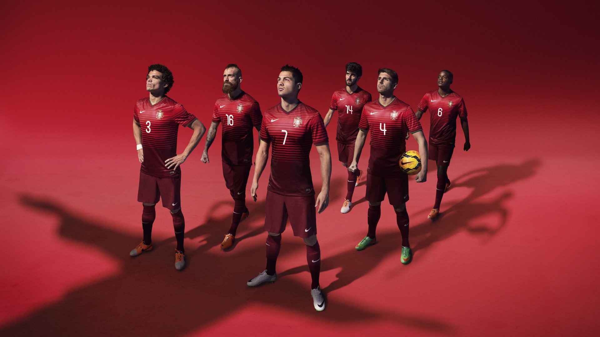 红牛垄断下的孤勇者，塞恩斯如何一骑绝尘，却照见F1的无情法则