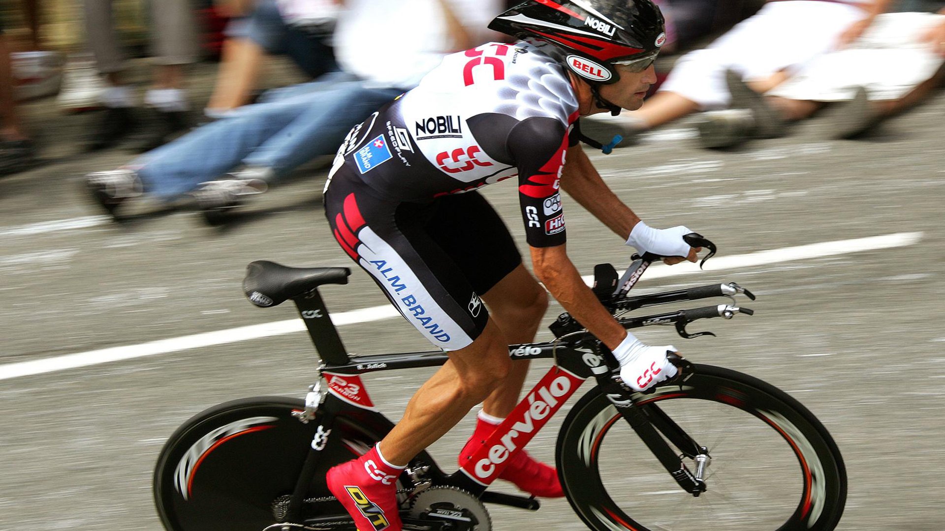 足球王国的灵魂，在基辅的雨中觉醒，内马尔客串导演乌克兰奇迹，轻取乌拉圭背后是全球化足球的寓言